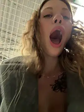 Olivia_Jemison - Play with my HARD nipps in STORE