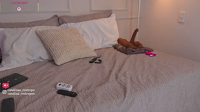 CATALINA_RESTREPO - Plug and spank ass x3 min