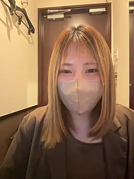 Sora-s - ジャケット脱いでわき見せ