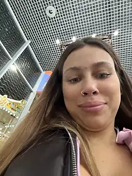 Jucie_Boom - HIGH RISK ANAL 1 FINGER IN FITTING ROOM
