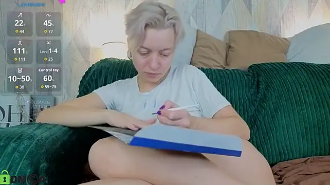 Michelle_Blond - show naked tits