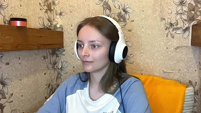 EmyMiu - lick lips