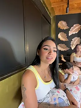Ashlyrouxx - Full Naked Trio + intimate touching 🍑