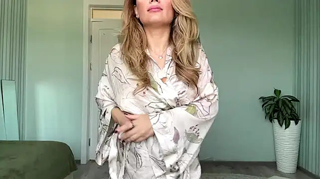 SayraPie - sexy lip biting 💕