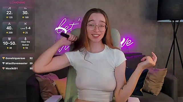 Lucy_Green - show your butt in doggy position