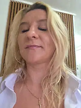 KaylinJan - 🥵Coffie and a pussy wet..?