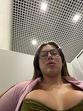 Jucie_Boom - RISKY FINGER BJ IN FROM OF CASHIER 😱