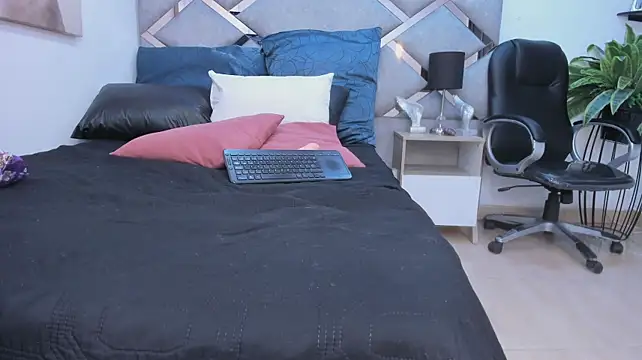 Nicole_sp - SPANK IN ASS