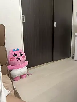 Emma_9259 - ズボンを脱いでガニ股仁王立ち