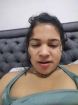 Eimy-04 - SHORT OFF AND FINGERS IN PUSSY WET