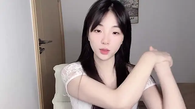 Louise-3 - 求一个好心哥哥帮我秒了目标