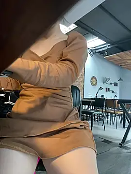 Masturbate-secretly - off underwear&bra behind stranger