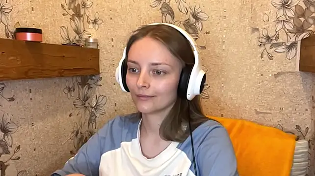 EmyMiu - lick lips