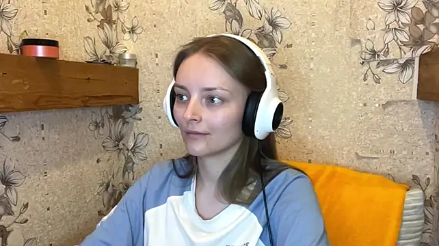 EmyMiu - lick lips