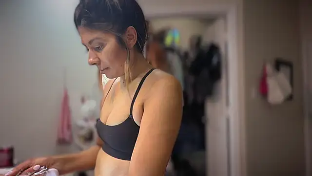 Bbgurlnickii - cuming w my toys; eye contact w u