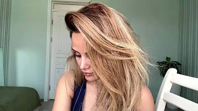 SayraPie - sexy lip biting 💕
