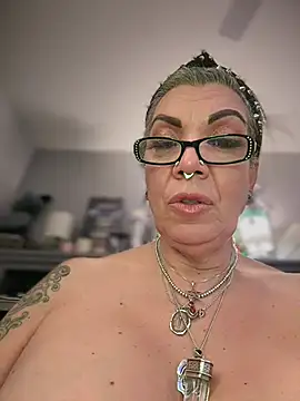 Dieseldame1313 - Hey guys topless dance