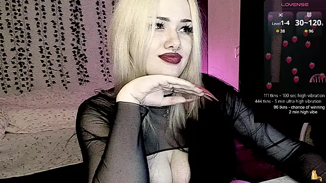 Strawberry_elfcat - hand bra