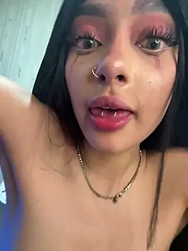 Kitty_Bliss - Let him play with his fingers inside me
