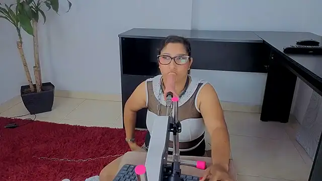 Mariana_Lu - plug ass+ azotes