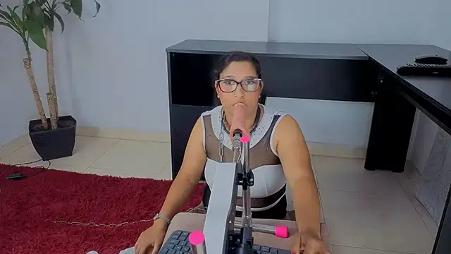 Mariana_Lu - plug ass+ azotes