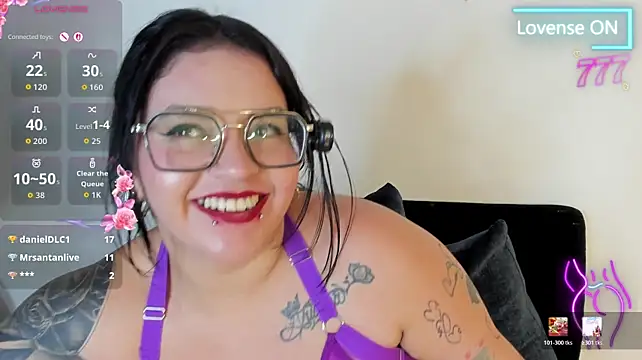 Juana_valkiria - show oil in body