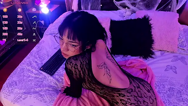 EmaLittle - finger sucking
