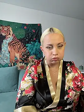 Avery_Wilson - Stand up and show my outfit