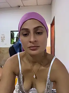 Aisha_k - remove hijab