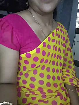 Cute-Smiely-Queen-Telugu - Ice on boobs