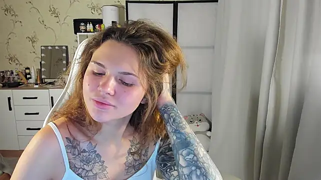 Katrina_Soul - what i hide under my shorts?