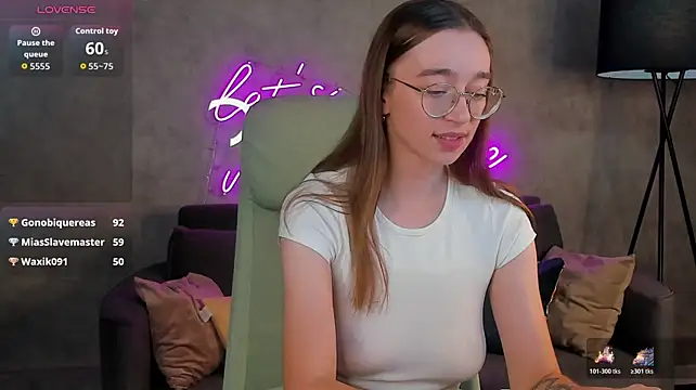 Lucy_Green - flash nipples
