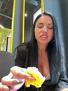 KimKelly13 - Tip of 50 tk a video squirt on the stree