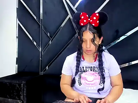 AlessandraRossiSS - show feet
