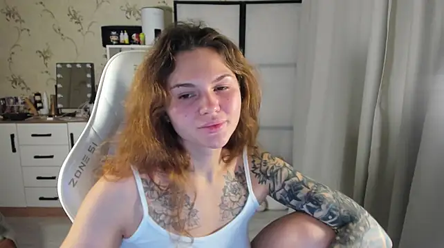 Katrina_Soul - what i hide under my shorts?