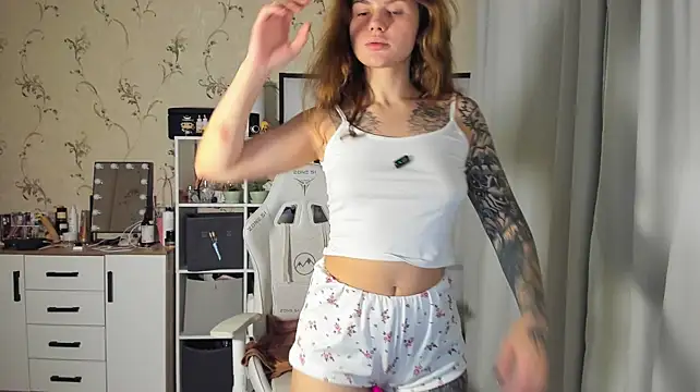 Katrina_Soul - what i hide under my shorts?