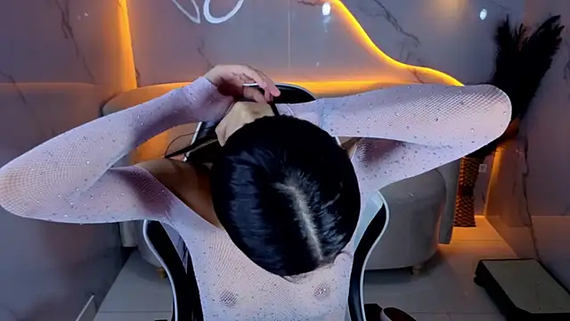 Tifany_Tx - 1 finger in ass
