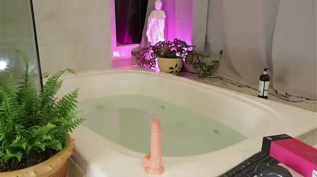 Emma_cartter_ - naked in the bathtub