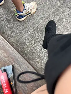 Lola666999 - 咖啡厅玩刺激，完成任务脱掉内衣露点