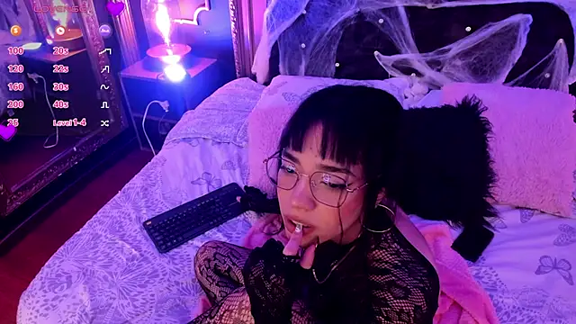EmaLittle - finger sucking