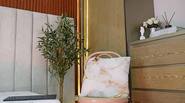 Annyy_Rosse - Masturbation with fingers pussy and mout