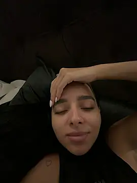 ValentinaMilanX_ - sucking a dildo + spitting