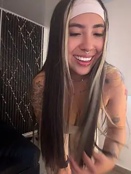 ManuelaVeeleez - My friend suck my boobs