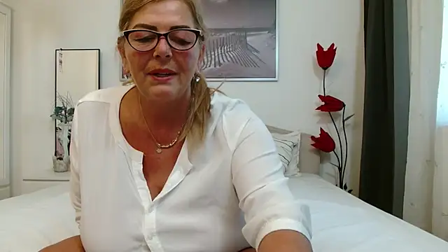 YulliaMilf - show big boobs pussy ass