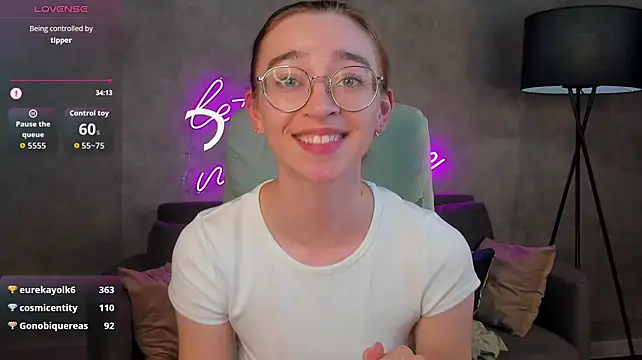 Lucy_Green - flash nipples