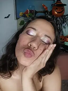 Lovely_kitt - DeepThroatx15 Secs😏+Rub Clit w/ Dildo🥒