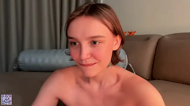 Lolatatee - Shake my tits close to camera