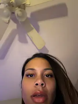 Petite_Baddie - Squirt, LT gets toy contrl