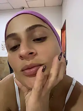 Aisha_k - remove hijab