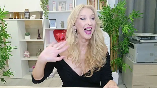 LadyLeea - Play with dildo between my boobs